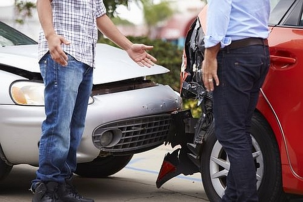 an uninsured driver may try to convince you not to report the car accident